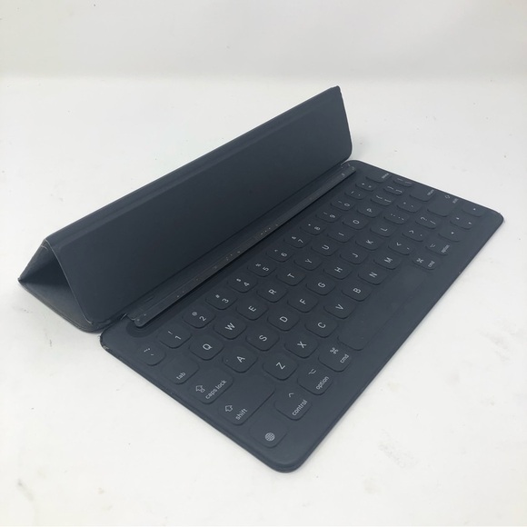 Apple 10.5 iPad Smart Keyboard Folio IPad Pro 0251 - Picture 1 of 16